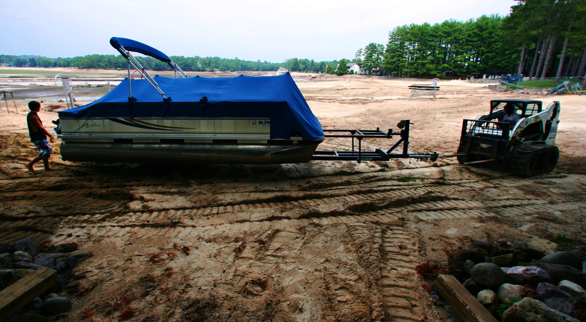 Towing boats, 2008